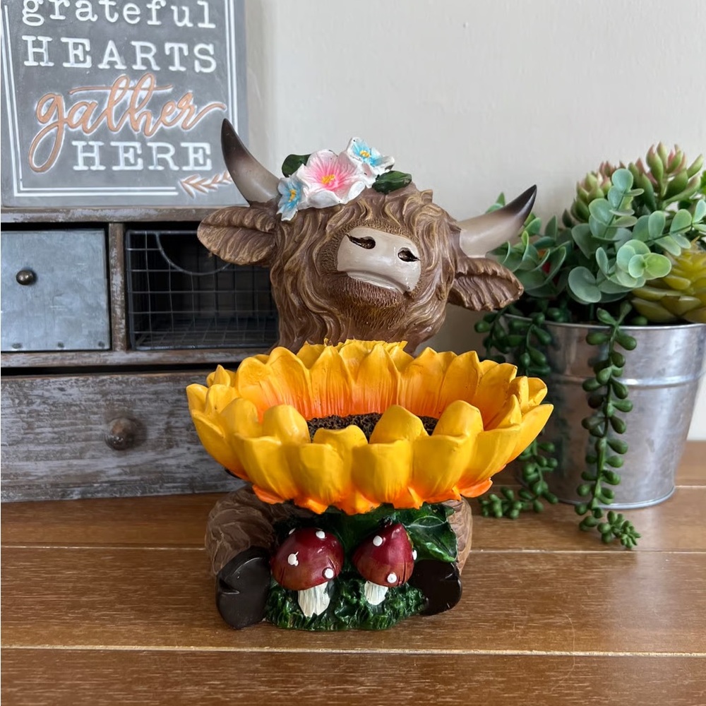 New Decorative Highland Cow Holding A Sunflower